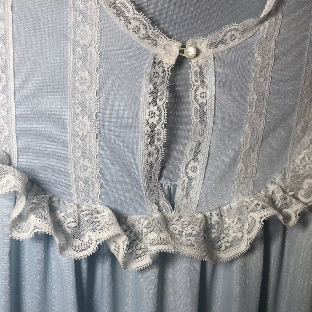 Vintage 60s Lace Trimmed Sleeveless Nightgown Modest Suzy Star Union Made USA